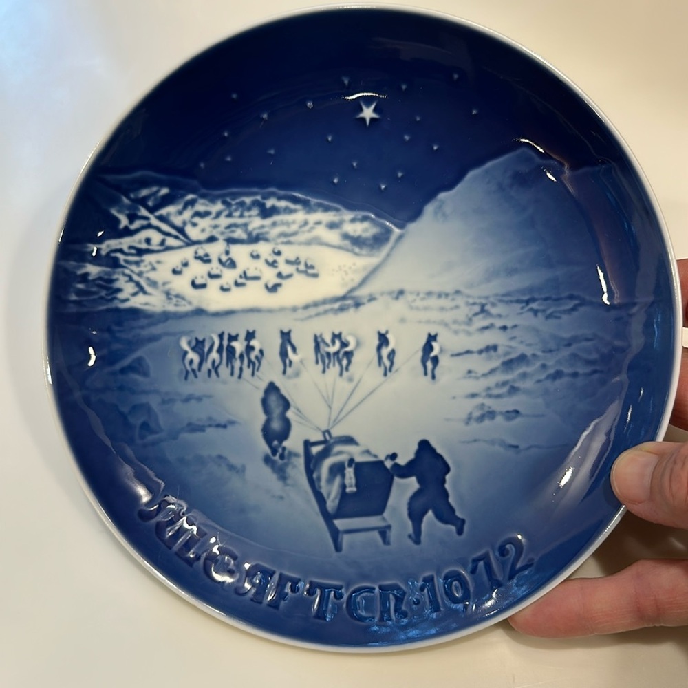 ROYAL COPENHAGEN Christmas Plate JULE AFTER 1972 B&G Christmas In Greenland Blue